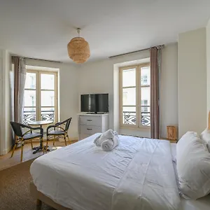  Apartment Lovely Parisien France